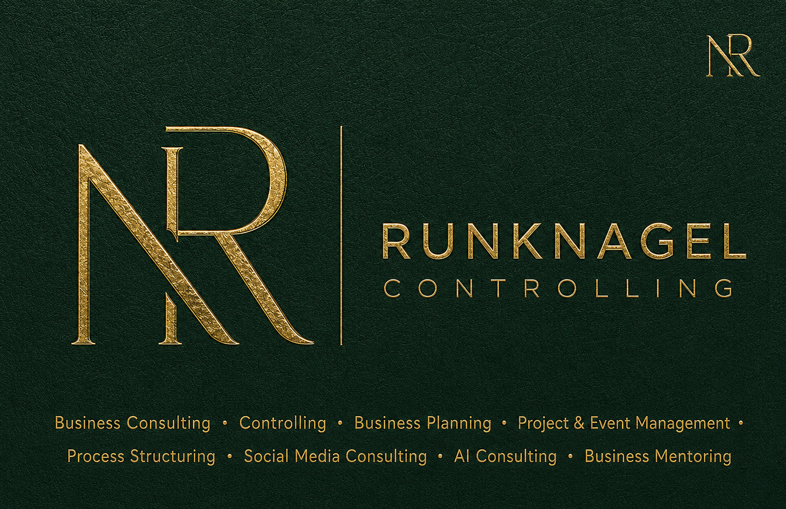Visitenkarte von Runknagel Controlling in Smaragdgrün mit Goldprägung